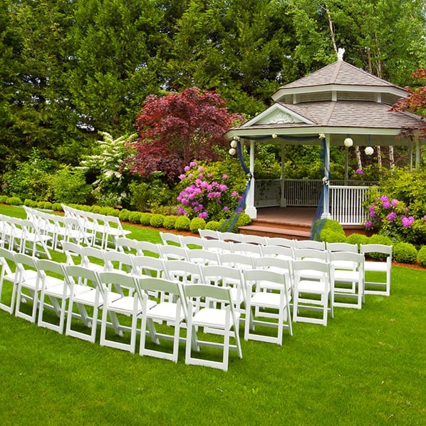 ofrecemos la opción de personalizar la apariencia de los baños de renta para fiestas para que se adapten al tema de tu evento